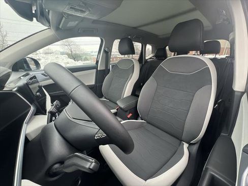New 2026 Volkswagen Taos SE AWD/4WD image 11
