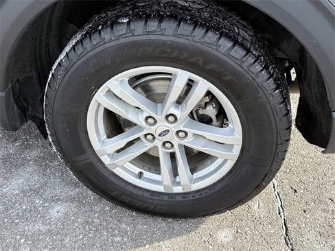 Certified 2023 Ford Explorer XLT w/ Equipment Group 202A image 5