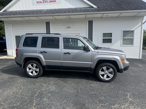 Used 2015 Jeep Patriot Sport w/ Tire & Wheel Group AWD/4WD image 3