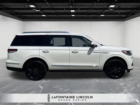 Certified 2023 Lincoln Navigator Reserve AWD/4WD image 6