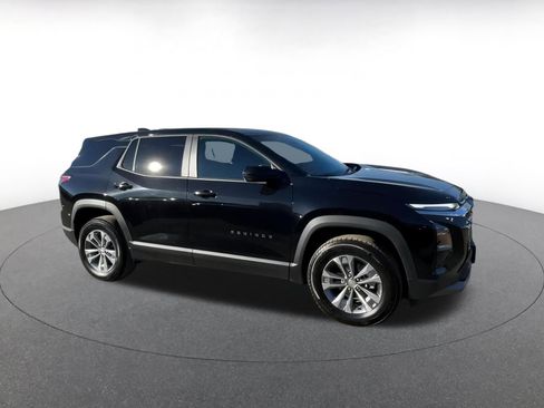 Used 2025 Chevrolet Equinox LT image 2