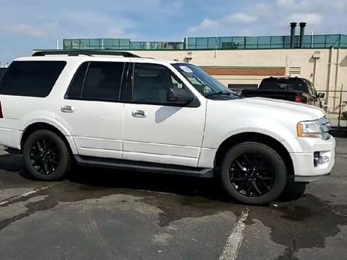 Used 2016 Ford Expedition XLT w/ Equipment Group 202A AWD/4WD image 9
