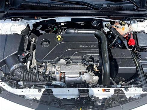 Used 2022 Chevrolet Malibu LT FWD image 11