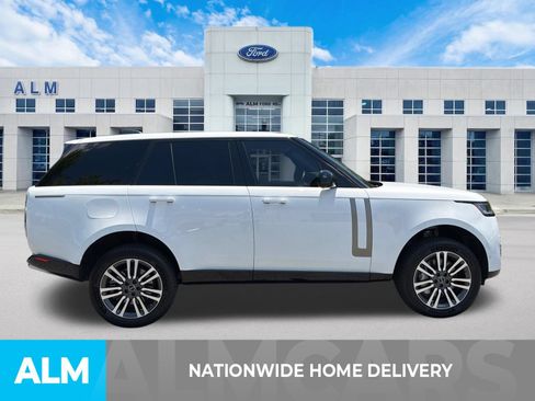 Used 2024 Land Rover Range Rover SE AWD/4WD image 4