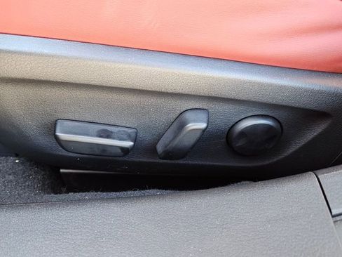 Used 2025 MAZDA MAZDA3 Hatchback w/Premium Plus Pkg image 12