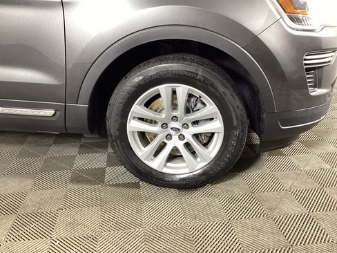 Used 2018 Ford Explorer XLT AWD/4WD image 7
