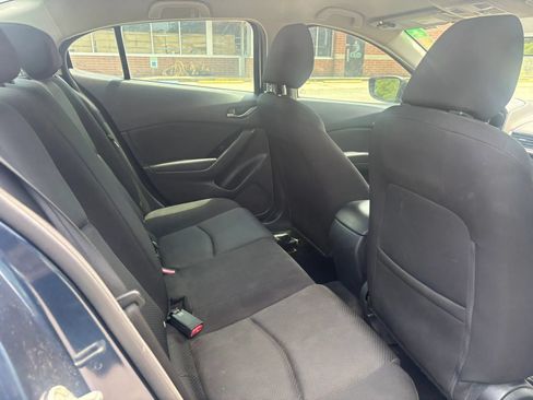 Used 2017 MAZDA MAZDA3 Sport FWD image 2