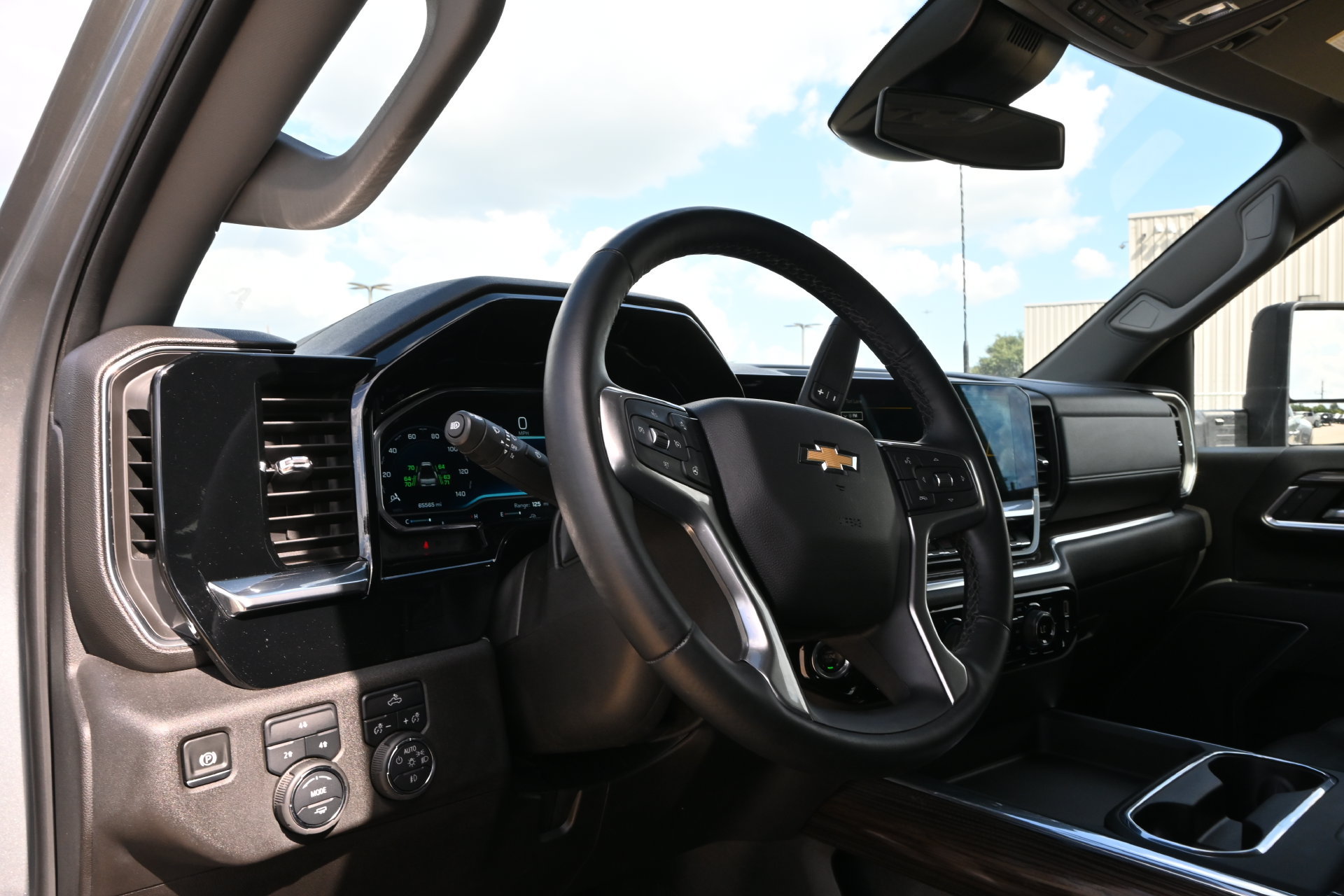 Used 2025 Chevrolet Silverado 3500 LT AWD/4WD image 17