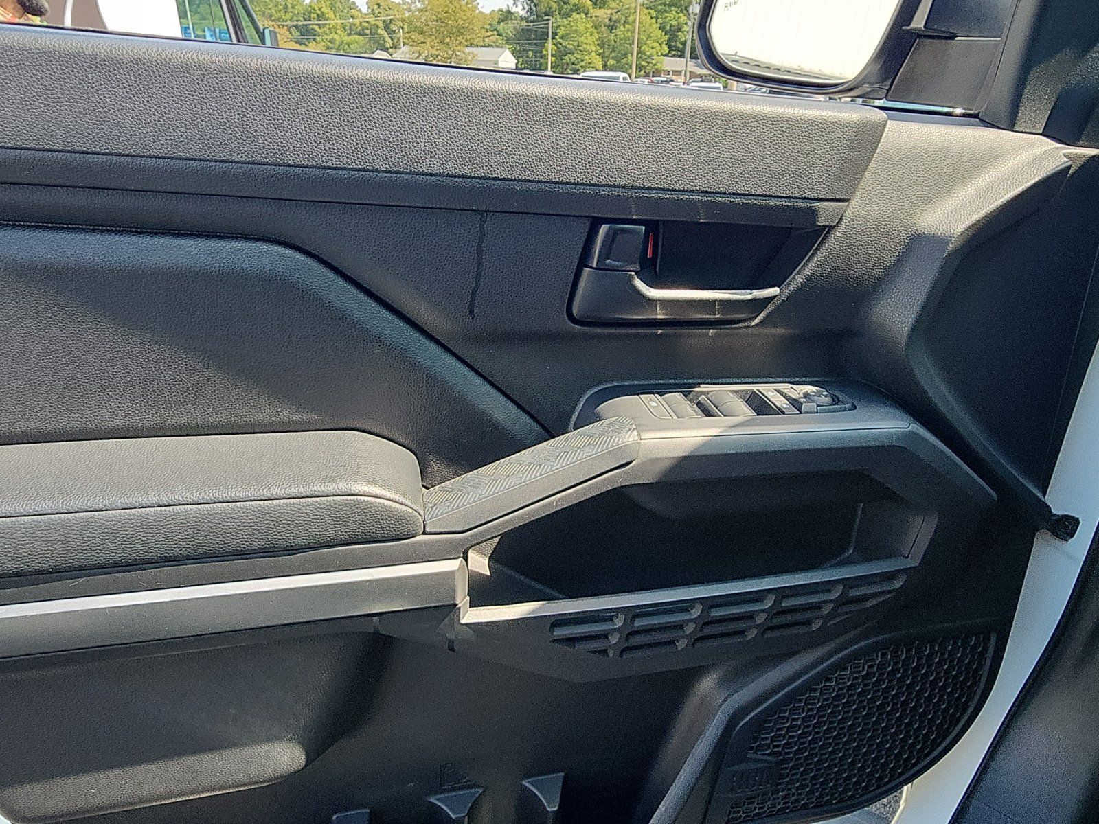 Used 2024 Toyota Tacoma SR5 AWD/4WD image 18