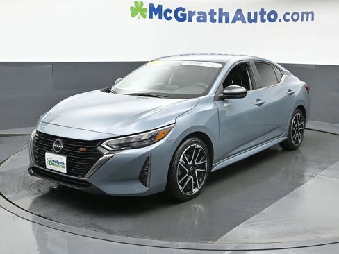 Used 2025 Nissan Sentra SR FWD image 18