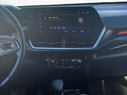 Used 2024 Chevrolet Trax RS w/ Sunroof Package image 6