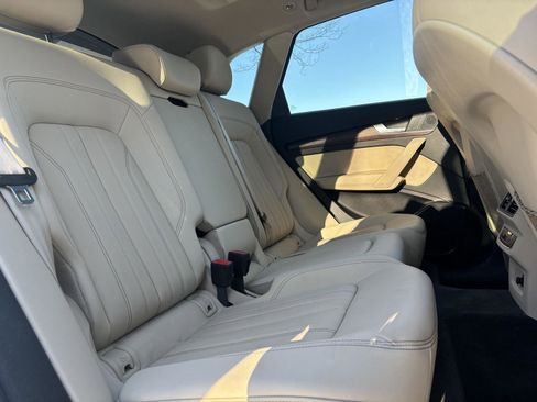 Used 2024 Audi Q5 Premium w/ Convenience Package image 33