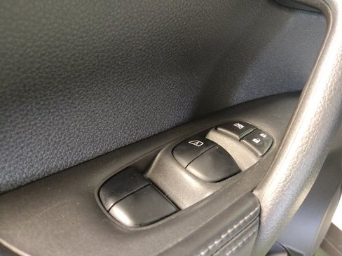 Used 2017 Nissan Rogue SV FWD image 27