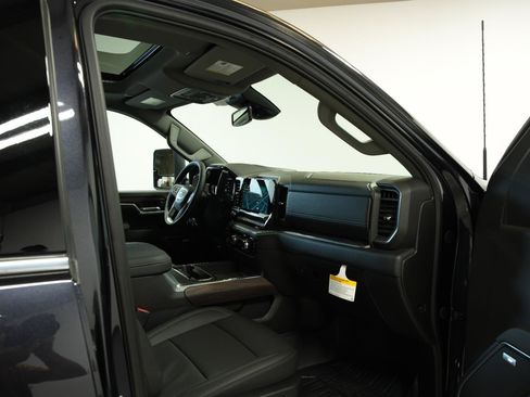 New 2025 GMC Sierra 2500 SLT w/ SLT Premium Package AWD/4WD image 17