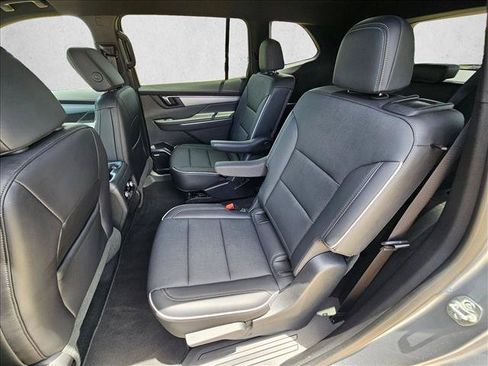 Used 2025 Buick Enclave Preferred FWD image 19