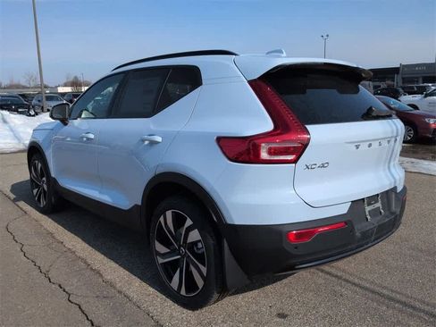 New 2026 Volvo XC40 B5 Plus image 4