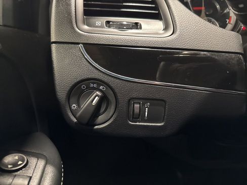 Used 2017 Dodge Grand Caravan SE image 17