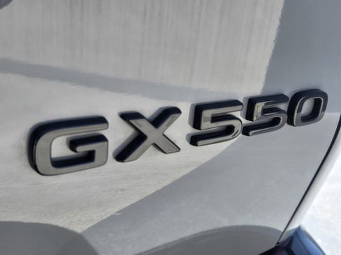 Used 2025 Lexus GX 550 w/ Accessory Package (32) AWD/4WD image 7