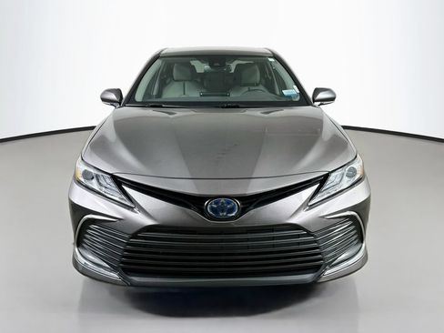 Used 2022 Toyota Camry XLE FWD image 2
