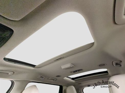 Used 2025 Kia Carnival SX w/ SX Dark Edition Package FWD image 16