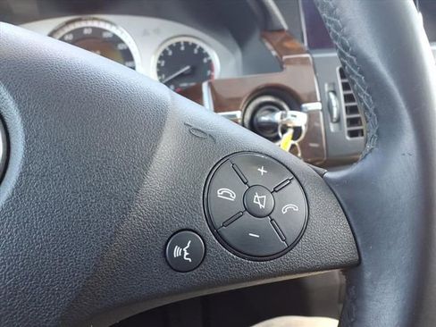 Used 2011 Mercedes-Benz GLK 350 4MATIC image 16