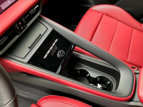 Used 2025 Porsche Macan 4 Electric image 20