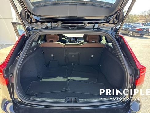 Certified 2025 Volvo V60 B5 Cross Country Plus image 37