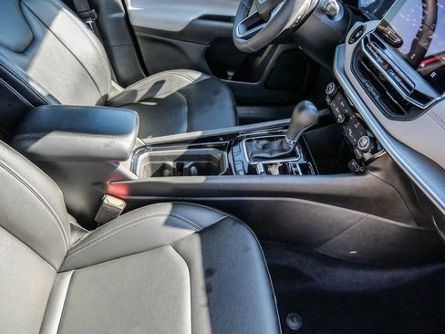 Used 2025 Jeep Compass Limited AWD/4WD image 16