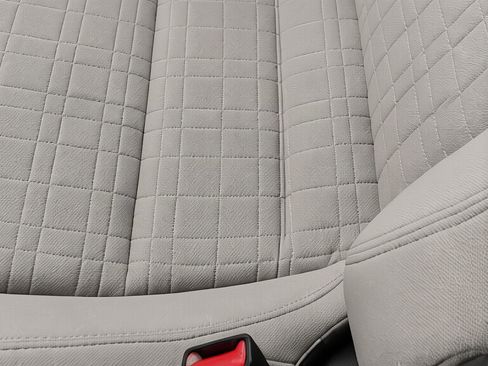 Used 2025 Honda HR-V LX image 18