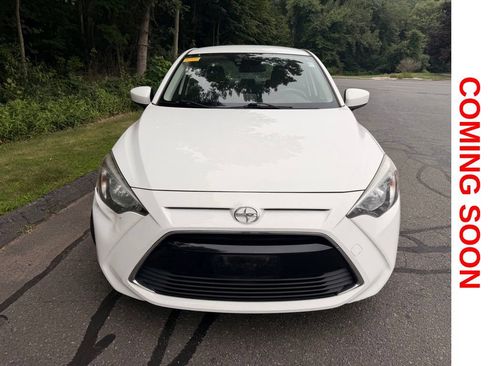 Used 2016 Scion iA FWD image 3