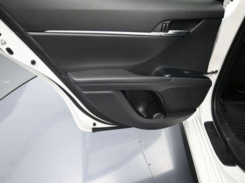 Used 2018 Toyota Camry SE w/ Moonroof Package image 23