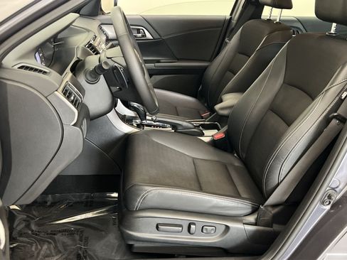 Used 2017 Honda Accord Sport image 12