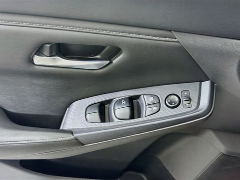 Used 2025 Nissan Sentra SV FWD image 15