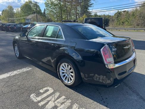 Used 2012 Chrysler 300 RWD image 5