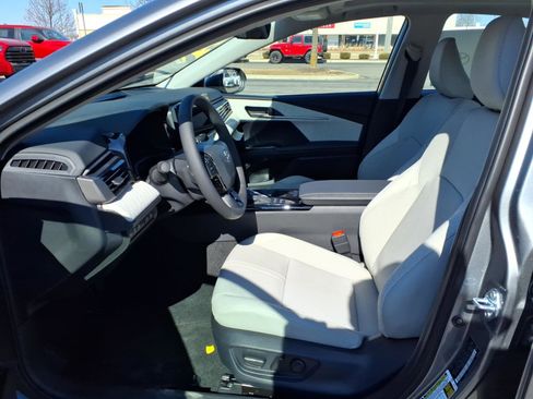 Used 2026 Toyota Camry XLE image 11