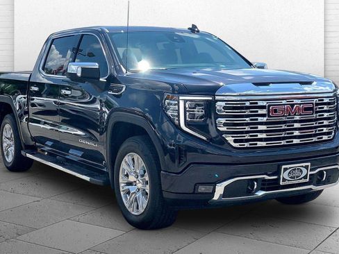 Used 2023 GMC Sierra 1500 Denali w/ Technology Package AWD/4WD image 1