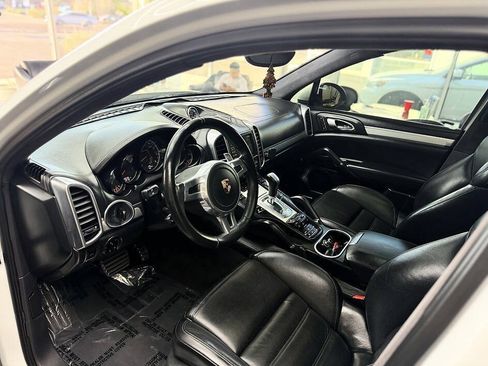 Used 2012 Porsche Cayenne Turbo AWD/4WD image 4