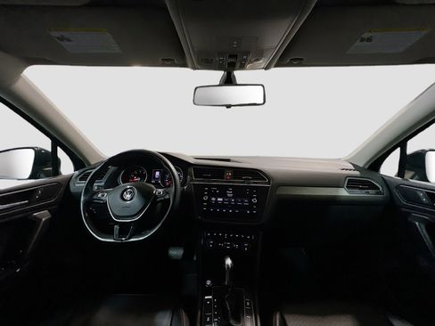 Used 2018 Volkswagen Tiguan SE w/ Panoramic Sunroof Package image 16