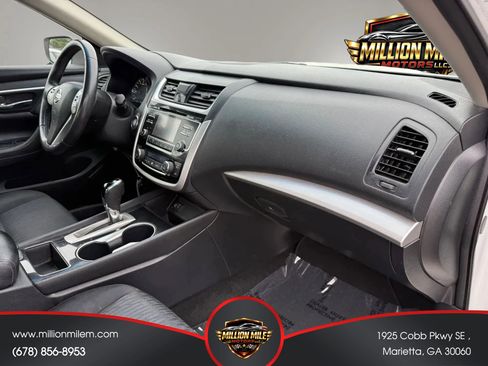 Used 2018 Nissan Altima 2.5 SV FWD image 19