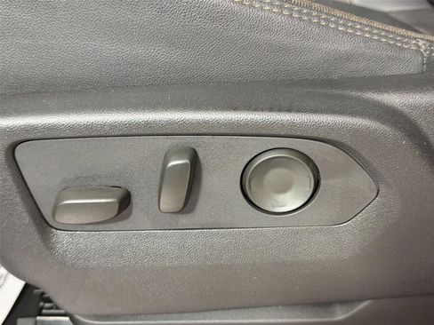 Used 2024 Chevrolet Suburban High Country RWD image 18