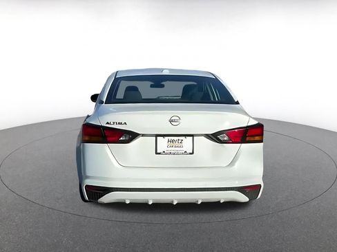 Used 2025 Nissan Altima 2.5 SV image 11