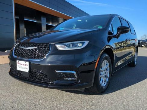 New 2026 Chrysler Pacifica Select FWD image 8
