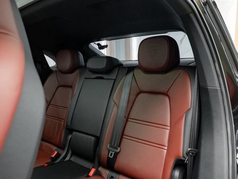 Used 2025 Porsche Cayenne S image 5