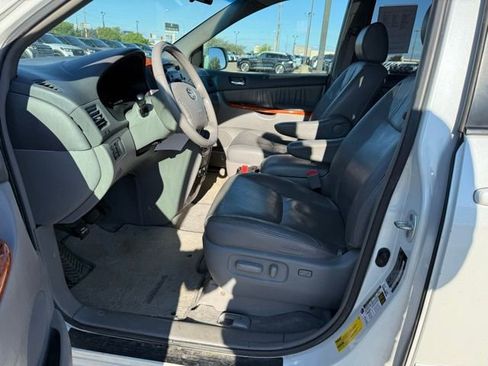 Used 2008 Toyota Sienna XLE FWD image 2