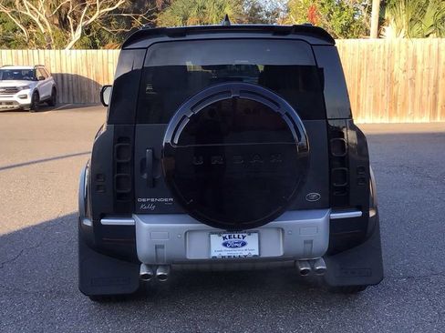 Used 2023 Land Rover Defender 90 SE image 6