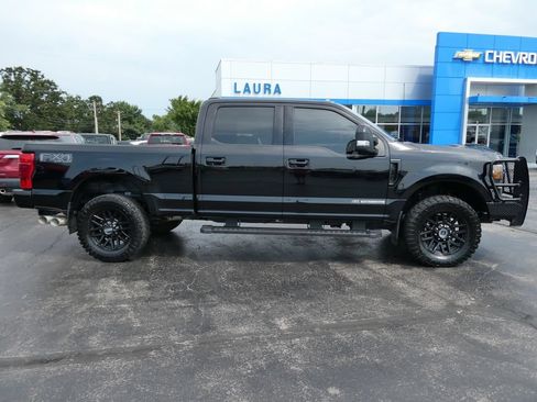 Used 2022 Ford F250 Lariat w/ Black Appearance Package AWD/4WD image 4