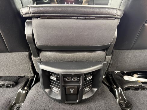 Used 2024 RAM 2500 Laramie AWD/4WD image 32