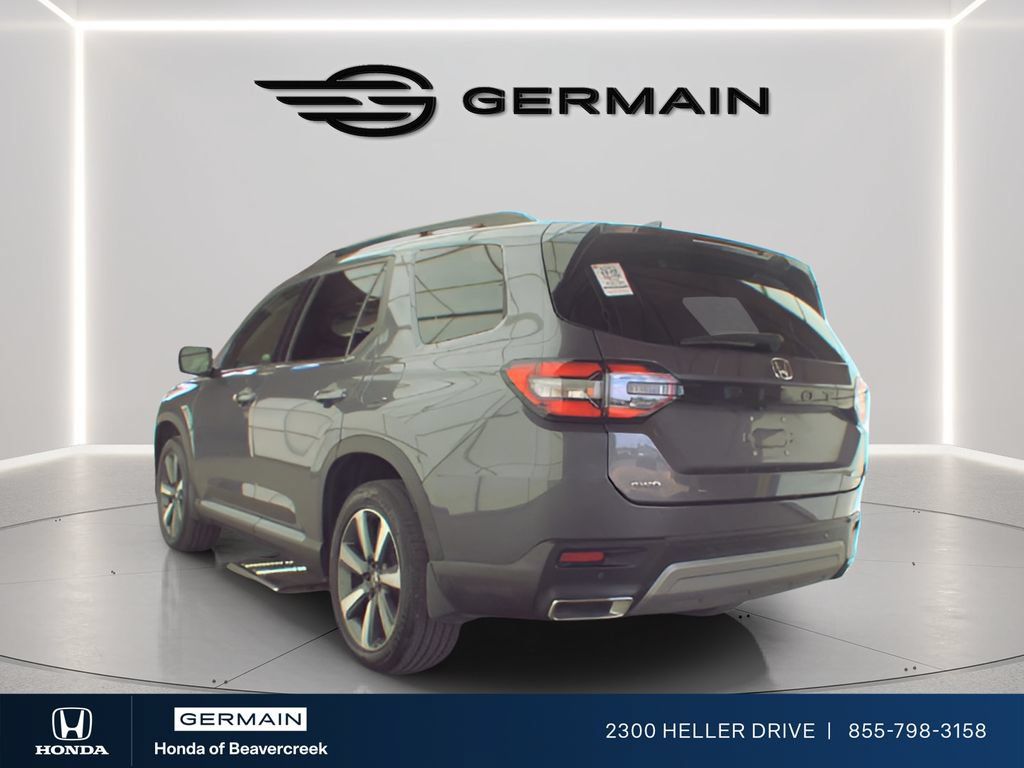 Used 2024 Honda Pilot Touring image 4