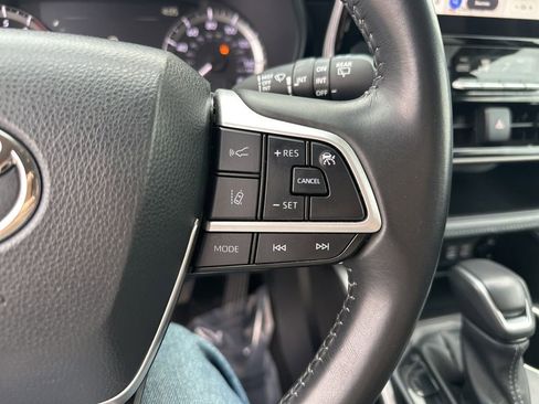 Used 2024 Toyota Highlander LE image 20