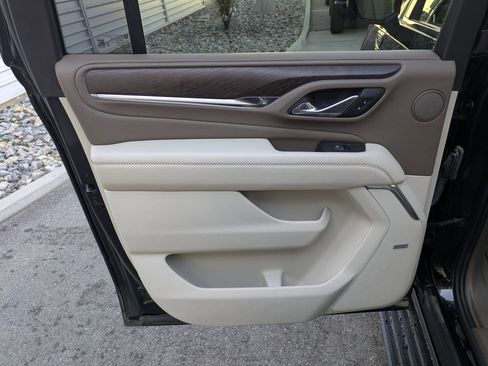 Used 2023 GMC Yukon XL Denali image 30